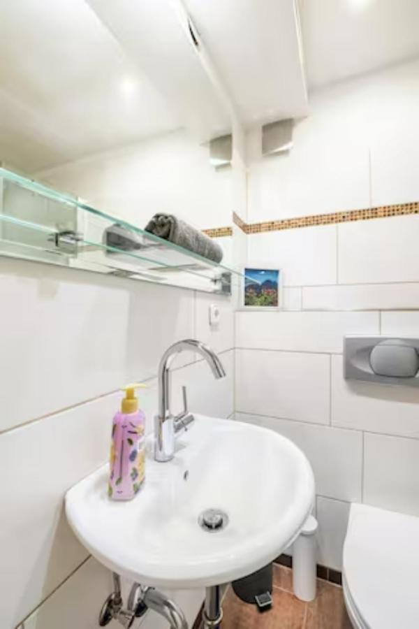 Gemuetliche 3-Zkb Wc Souterrainwohnung In Bestlage ハンブルク エクステリア 写真